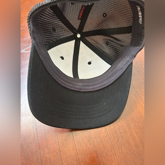 Carhartt Black Mesh Back Cap - Picture 3 of 8